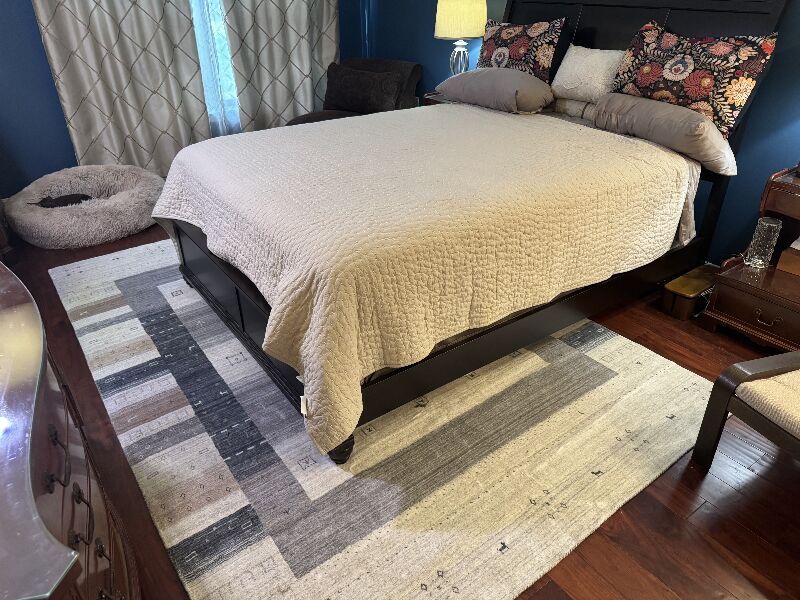 Incredibly fast shipping. The image and measurements on site were tru to life. I absolutely love the new rug.